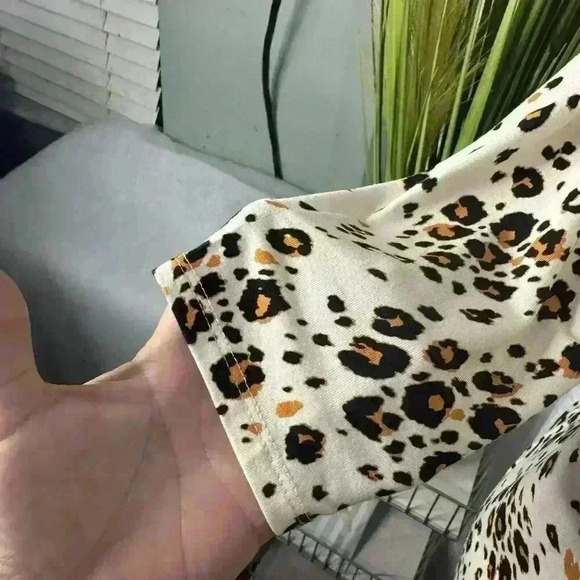 Chicos Women’s 0 US Small Long Sleeve Tunic Cheetah Animal Print Blouse Top - Picture 4 of 12